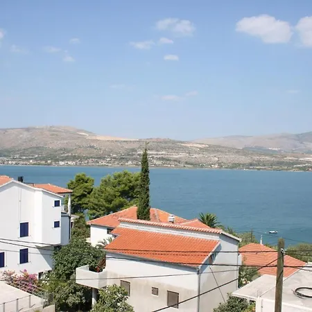 Apartment Apartments By The Sea Mastrinka, Ciovo - 4647 Trogir