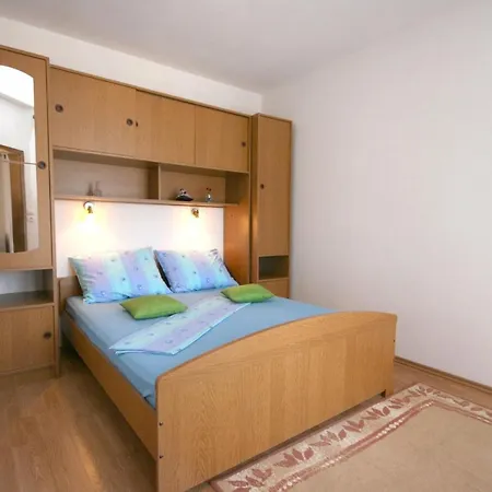 Apartment Apartments By The Sea Mastrinka, Ciovo - 4647