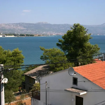 Apartments By The Sea Mastrinka, Ciovo - 4647 *