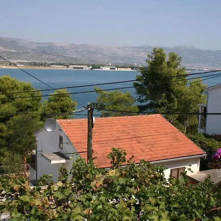 Apartments By The Sea Mastrinka, Ciovo - 4647 *